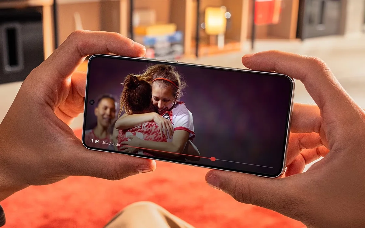 Quad HD дисплей на Motorola Edge 70 Max
